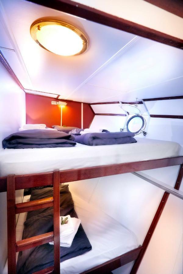 Segelschiff J.R. Tolkien Hotel Hamburg-Harburg Buitenkant foto